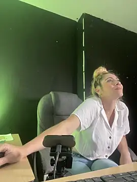 viktoria davis  online show from March 2025 11:05:02 PM