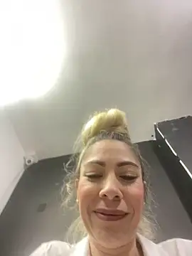 viktoria davis  online show from March 2025 10:22:02 PM