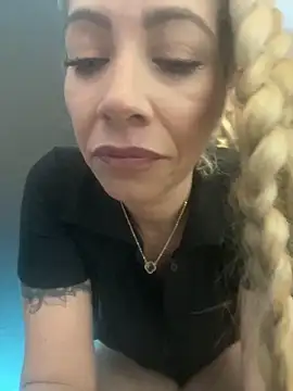 viktoria davis  online show from February 2026 10:26:01 PM