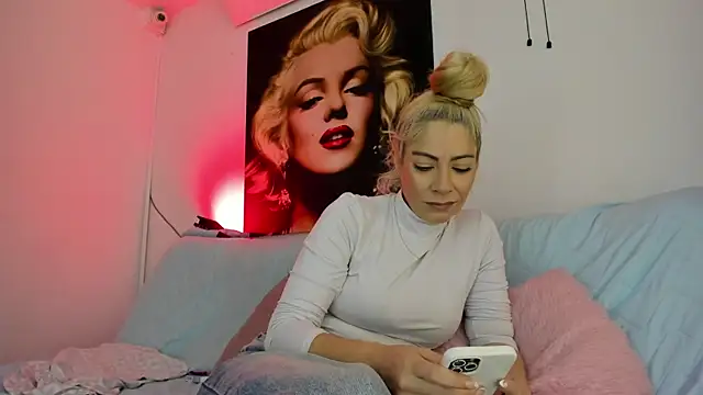 Snapshot of viktoria_davis_ chatting on June 2026 12:08:02 AM viktoria davis online show from June 2026 12:08:02 AM