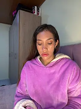 zoe storm online show from February 2026 03:05:02 AM