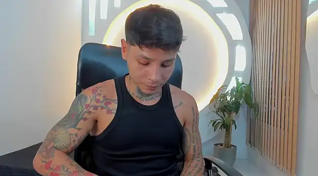 Snapshot of tattokoi chatting on January 2025 10:56:01 PM tattokoi online show from January 2025 10:56:01 PM