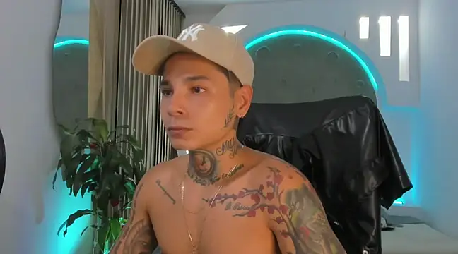 Snapshot of tattokoi chatting on February 2025 02:18:01 AM tattokoi online show from February 2025 02:18:01 AM