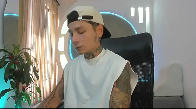 Snapshot of tattokoi chatting on March 2025 07:02:01 PM tattokoi online show from March 2025 07:02:01 PM