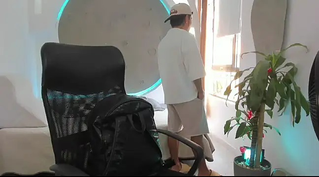 Snapshot of tattokoi chatting on March 2025 07:31:02 PM tattokoi online show from March 2025 07:31:02 PM