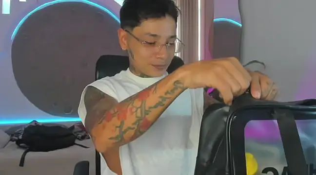 Snapshot of tattokoi chatting on March 2025 07:17:01 PM tattokoi online show from March 2025 07:17:01 PM