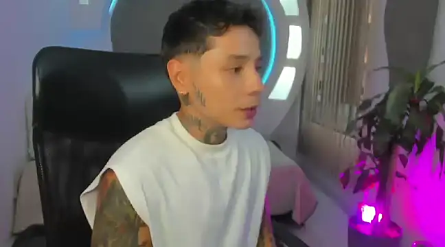 Snapshot of tattokoi chatting on March 2025 08:54:02 PM tattokoi online show from March 2025 08:54:02 PM