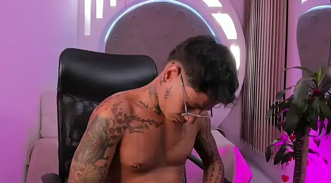 Snapshot of tattokoi chatting on March 2025 11:59:02 PM tattokoi online show from March 2025 11:59:02 PM