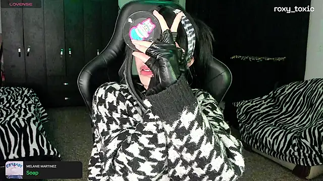 Snapshot of roxy_toxic chatting on September 2025 02:56:02 AM roxy toxic online show from September 2025 02:56:02 AM