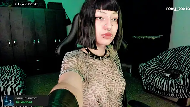 roxy toxic online show from November 2025 01:27:02 AM