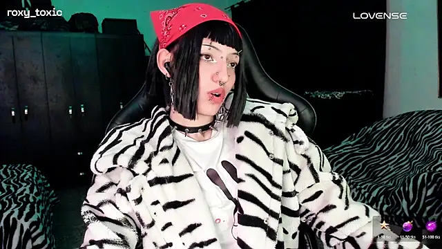 roxy toxic online show from November 2025 03:29:02 AM