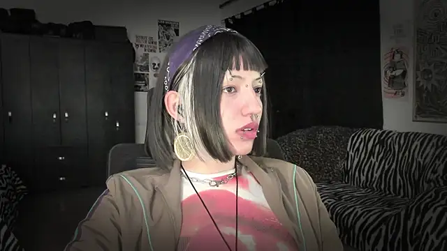 Snapshot of roxy_toxic chatting on July 2026 01:19:01 AM roxy toxic online show from July 2026 01:19:01 AM