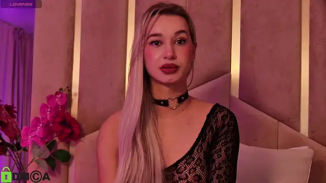 MaeveDream online show from November 2025 07:26:01 PM