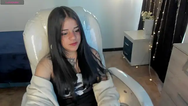 Snapshot of Nicole_Foxx_ chatting on February 2025 08:28:02 PM Nicole Foxx online show from February 2025 08:28:02 PM