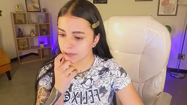 Snapshot of Nicole_Foxx_ chatting on October 2025 08:21:02 PM Nicole Foxx online show from October 2025 08:21:02 PM