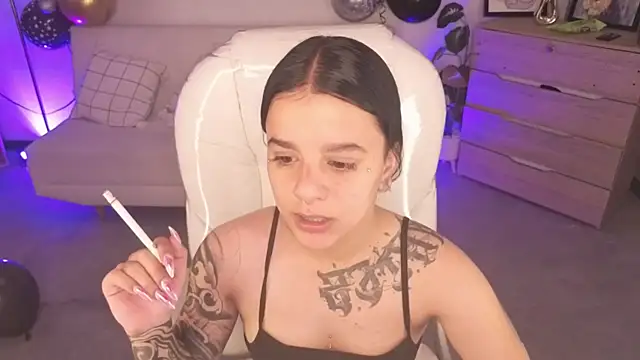 Nicole Foxx  online show from April 2026 06:31:02 PM