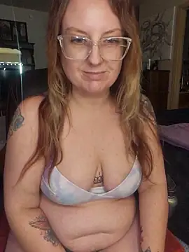 Snapshot of TattedMamaXOXO chatting on February 2025 04:25:02 PM TattedMamaXOXO online show from February 2025 04:25:02 PM