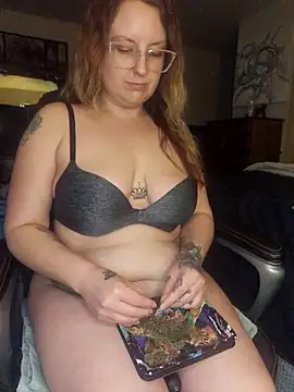 Snapshot of TattedMamaXOXO chatting on February 2025 03:09:01 PM TattedMamaXOXO online show from February 2025 03:09:01 PM