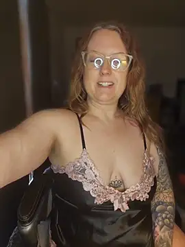 TattedMamaXOXO online show from April 2026 05:27:01 PM