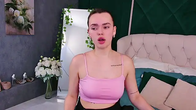LauraBrigs online show from January 2025 09:13:01 AM