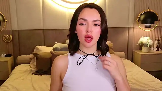 LauraBrigs online show from March 2025 12:04:02 PM