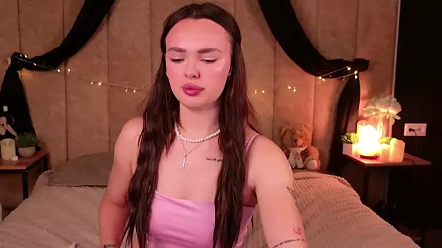 LauraBrigs online show from September 2025 05:51:01 AM