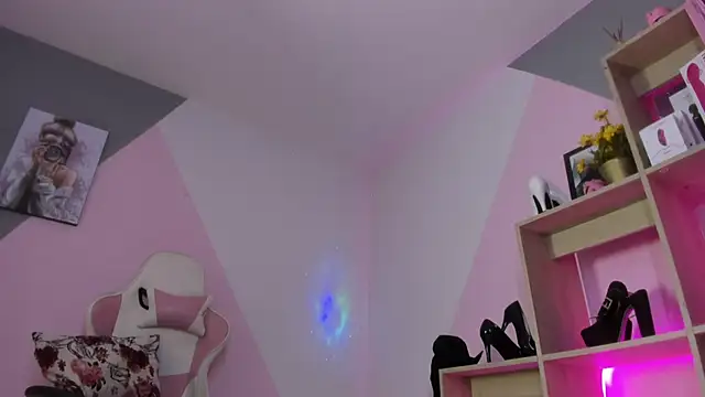 RayaCarr  online show from October 2025 12:39:02 PM