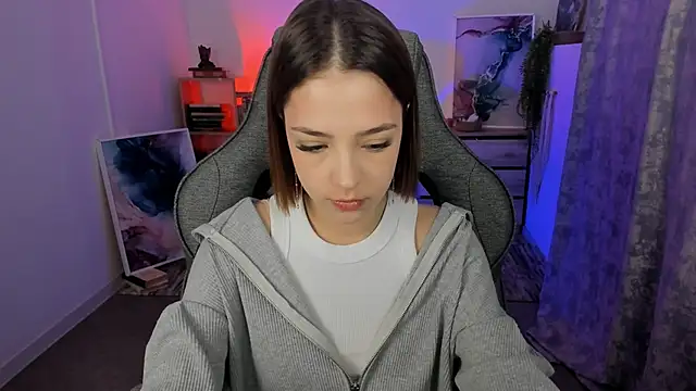 PamBeesly online show from September 2025 08:29:01 AM