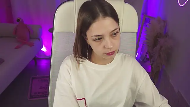 PamBeesly online show from November 2025 05:41:02 AM