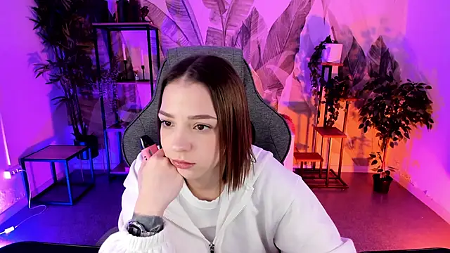 PamBeesly online show from November 2025 09:20:01 AM