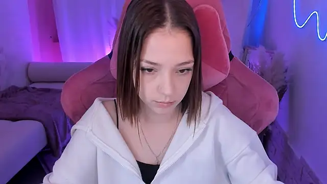 PamBeesly online show from December 2025 08:43:01 AM