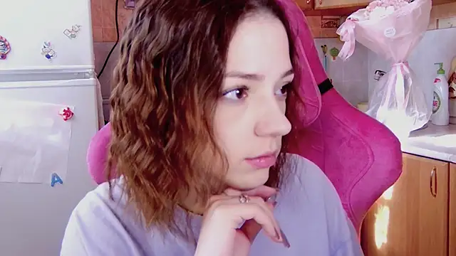 Snapshot of PamBeesly chatting on February 2026 09:27:01 AM PamBeesly online show from February 2026 09:27:01 AM