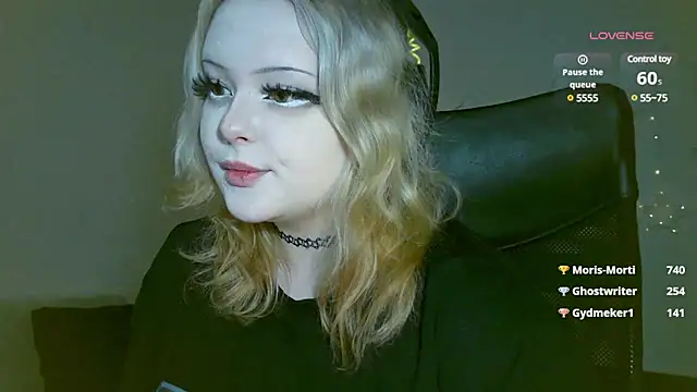 Snapshot of Electro_doll chatting on February 2025 01:16:01 PM Electro doll online show from February 2025 01:16:01 PM