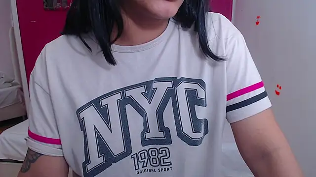 Snapshot of tinyy_whore18 chatting on March 2025 03:07:01 PM tinyy whore18 online show from March 2025 03:07:01 PM