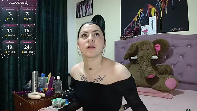 Emmie Hot online show from October 2025 12:05:02 PM