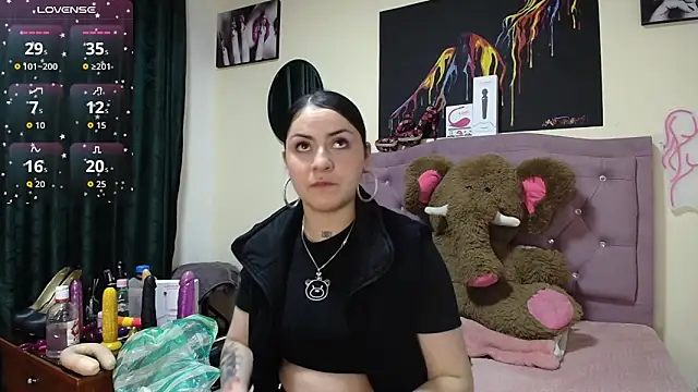 Emmie Hot online show from October 2025 12:06:01 PM