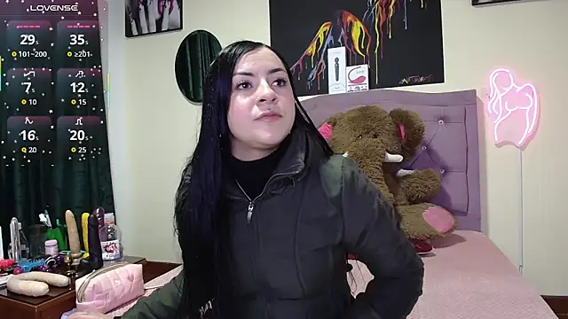 Emmie Hot online show from April 2026 11:50:02 AM