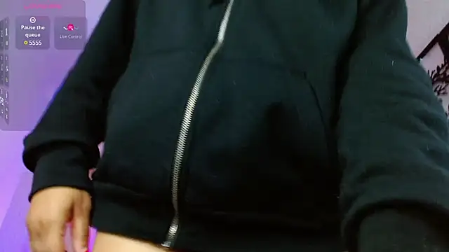 Sophia waalker  1 online show from January 2025 11:01:01 AM