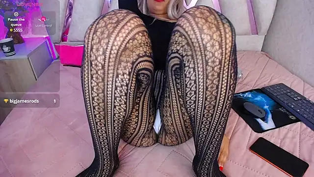 Sophia waalker  1 online show from January 2025 02:04:01 PM