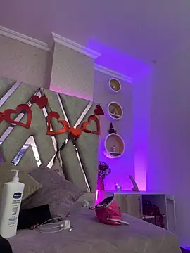 Sophia waalker  1 online show from February 2025 05:47:02 PM