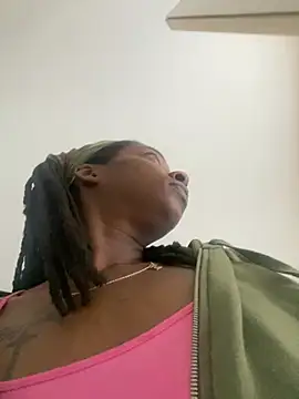 Snapshot of theprettysoles chatting on June 2026 12:02:01 PM theprettysoles online show from June 2026 12:02:01 PM