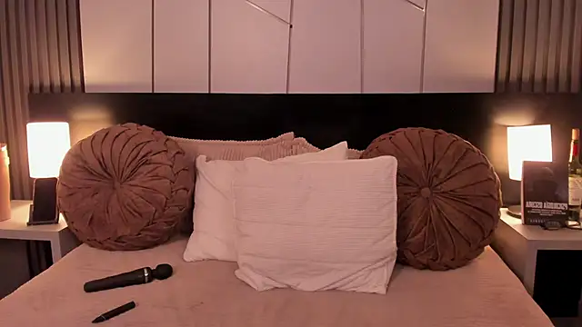 fiorella paris online show from November 2025 03:50:01 AM