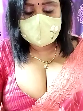 Queenflowerr online show from October 2025 05:08:02 PM