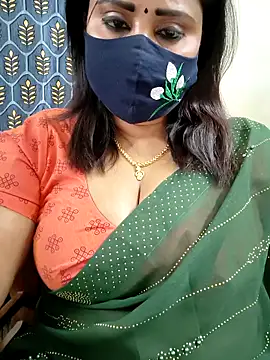 Queenflowerr online show from April 2026 07:49:01 PM