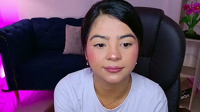 Layla Breezee online show from May 2026 10:31:02 AM