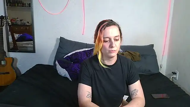 Snapshot of Evelan420 chatting on October 2025 10:23:02 PM Evelan420 online show from October 2025 10:23:02 PM