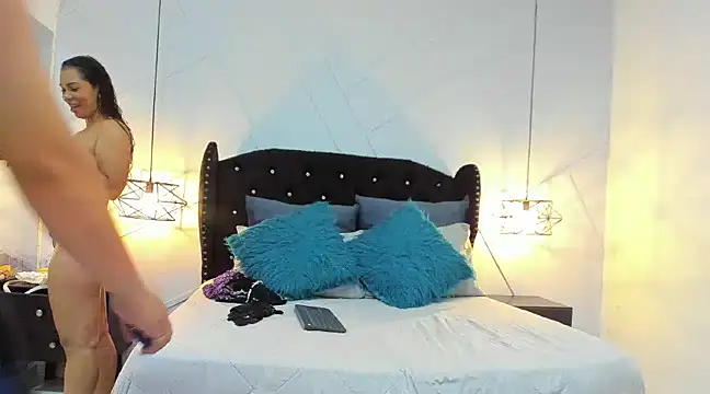 Snapshot of couple_latin69 chatting on January 2025 07:40:01 PM couple latin69 online show from January 2025 07:40:01 PM