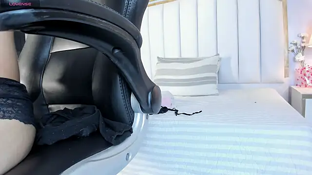 Snapshot of Raven_jade_ chatting on September 2025 03:39:02 AM Raven jade online show from September 2025 03:39:02 AM