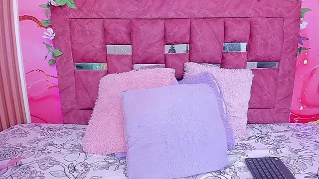 scarlett  evans  online show from September 2025 06:24:01 PM