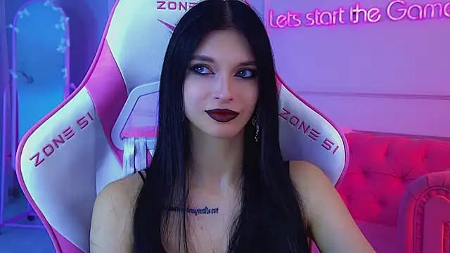 Snapshot of BeverlyMost chatting on June 2026 06:45:02 AM BeverlyMost online show from June 2026 06:45:02 AM